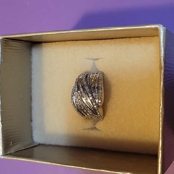 Diamond ring - Picture 1 of 2